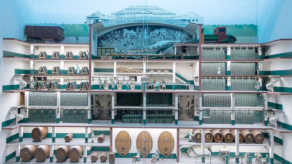 Ein Modell der Kellereiräume über dem sieben Stockwerken tiefen Weinkeller der Henkell Freixenet-Sektkellerei. (Archivbild) Foto: Helmut Fricke/dpa