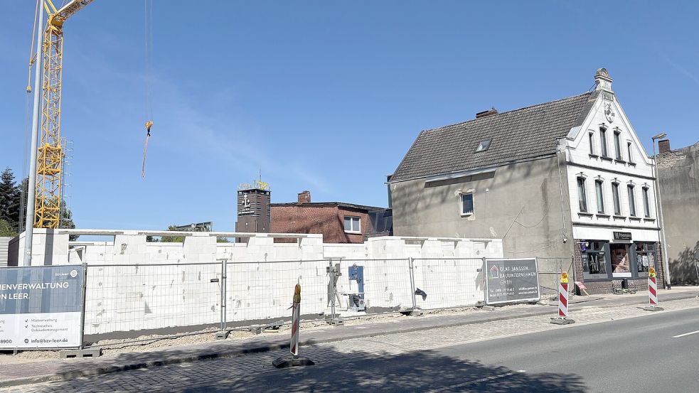 Um den Friseursalon entstehen Neubauten. Foto: Jasmin Oltmanns