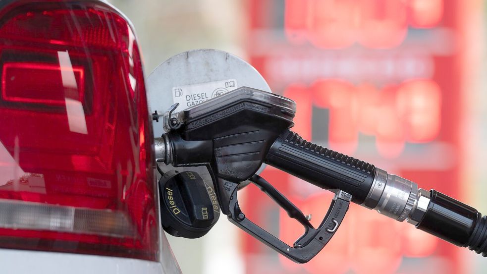 Spritpreise belasten die Verbraucherinnen und Verbraucher aktuell. (Symbolbild) Foto: Sebastian Kahnert