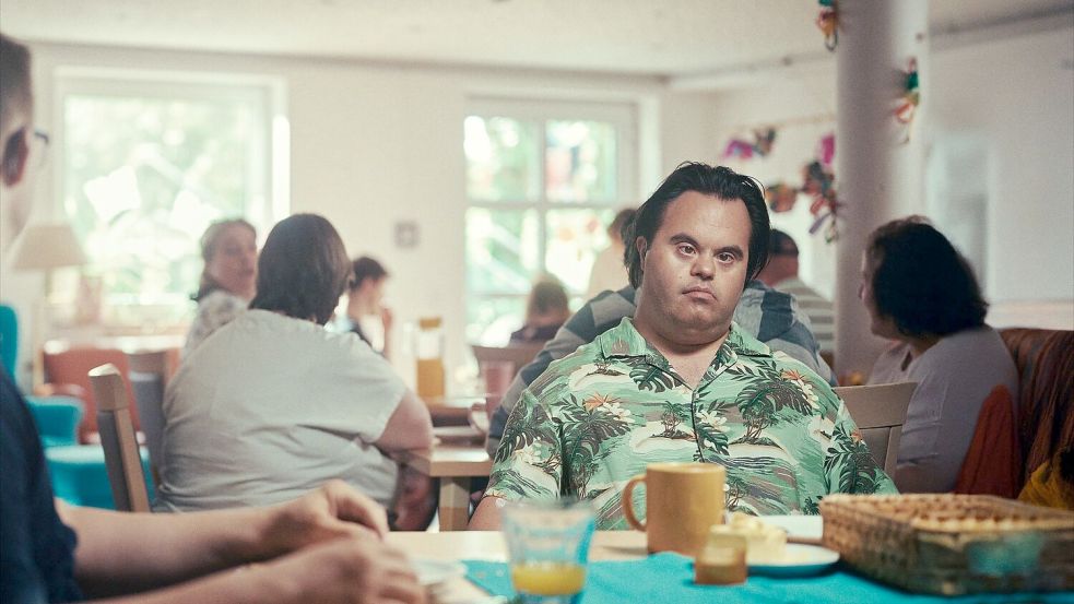 Aladdin Detlefsen als Buschi in einer Szene des Films „Der Frosch und das Wasser“ Foto: Felix Abraham