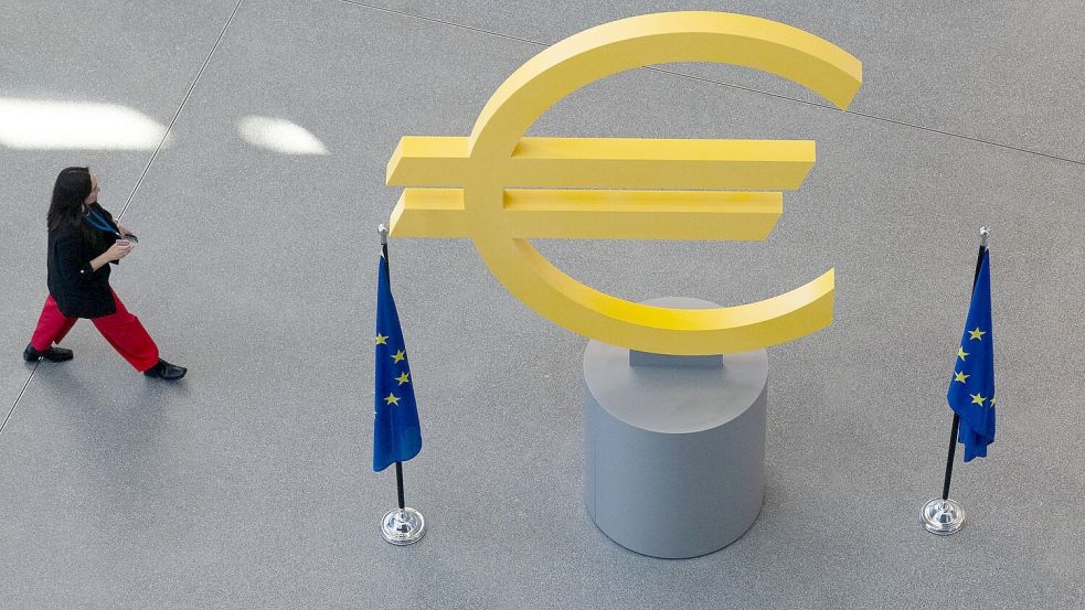 Oberstes Ziel der EZB ist es, für einen stabilen Euro zu sorgen. Hohe Inflationsraten mindern die Kaufkraft von Verbrauchern. Foto: Florian Wiegand