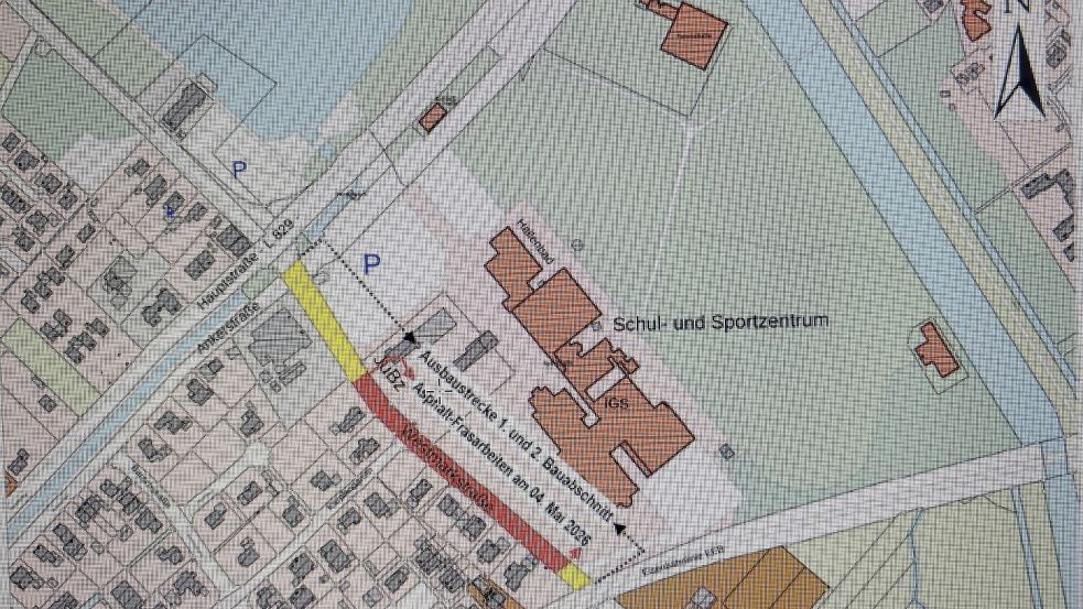 Das Foto zeigt die Grafik der Gemeinde Barßel, in der der 1. und 2. Bauabschnitt beim Ausbau der Westmarkstraße markiert sind: Der Abschnitt reicht von der Ankerstraße bis zur Eisenbahnlinie am Schul- und Sportzentrum/JuBz. Foto: Horst Kruse
