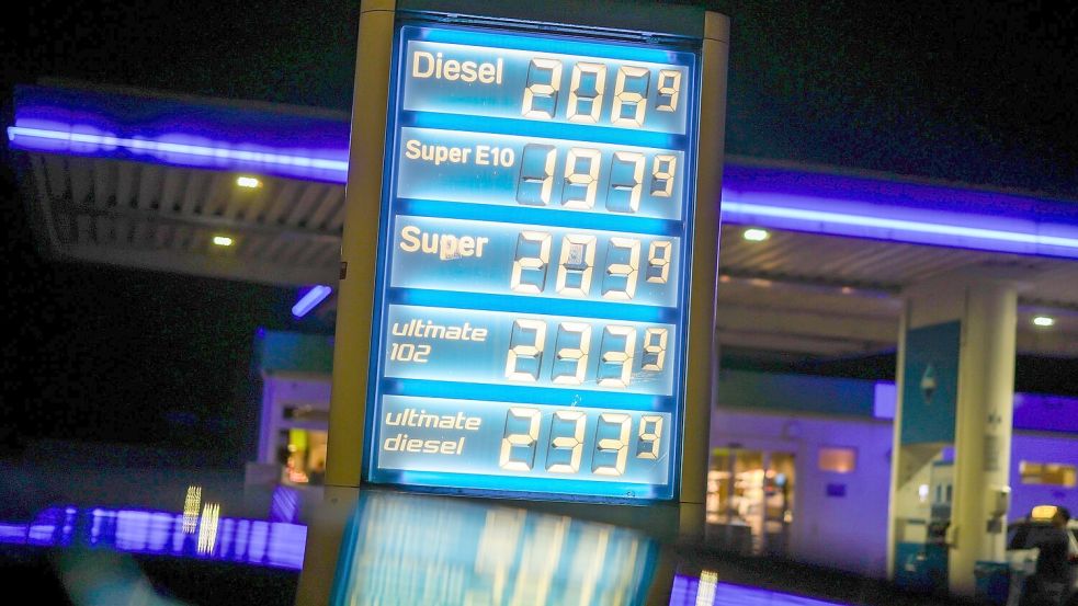 Vor allem E10 kostete am Morgen bei vielen Tankstellen weniger als 2 Euro. Foto: Christoph Reichwein