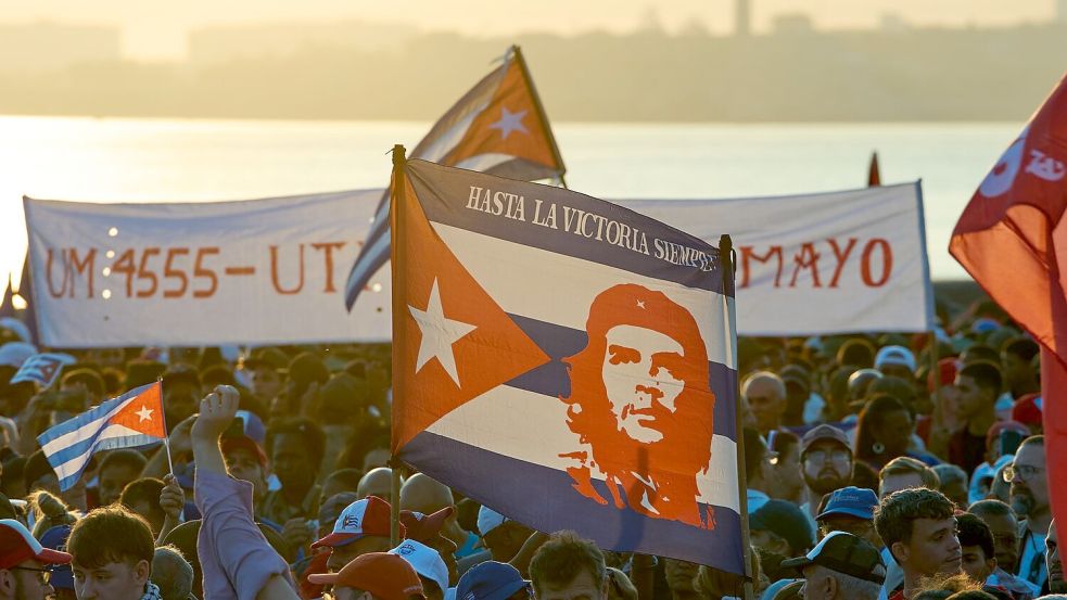 Hunderttausende Kubaner protestieren gegen das US-Embargo. Foto: Ramon Espinosa