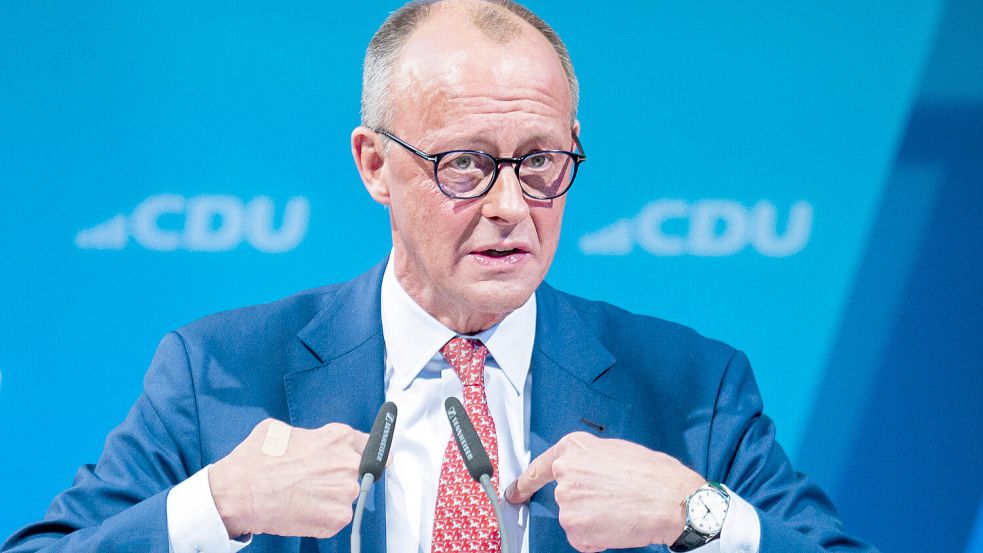 „Kein Bundeskanzler vor mir hat so etwas ertragen müssen“, beklagt sich Friedrich Merz im „Spiegel“ über Online-Attacken. Ist der CDU-Mann zu emotional für die Politik? Foto: IMAGO/Noah Wedel