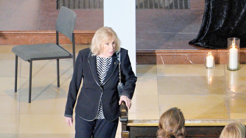 Adorfs Witwe Monique bei der Trauerfeier in München. Foto: Uwe Lein