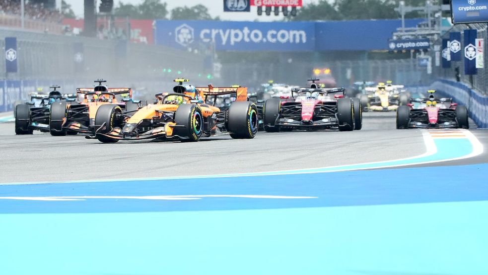 Lando Norris im McLaren lässt die Konkurrenz hinter sich. Foto: Lynne Sladky