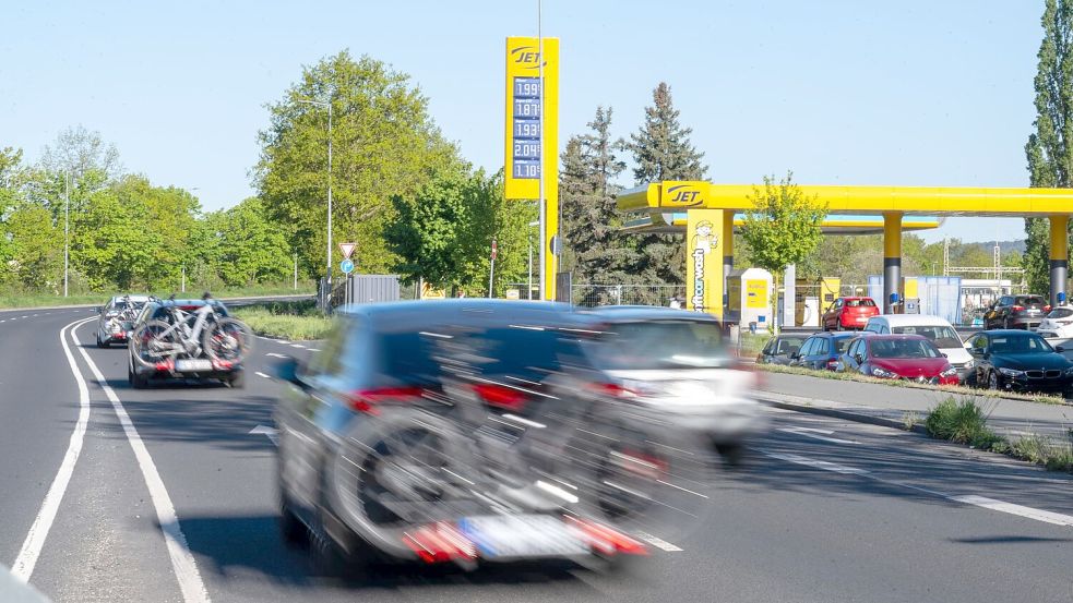 Preisunterschiede je nach Tankstelle sind laut Kartellamt momentan sehr stark (Archivbild) Foto: Pia Bayer/dpa