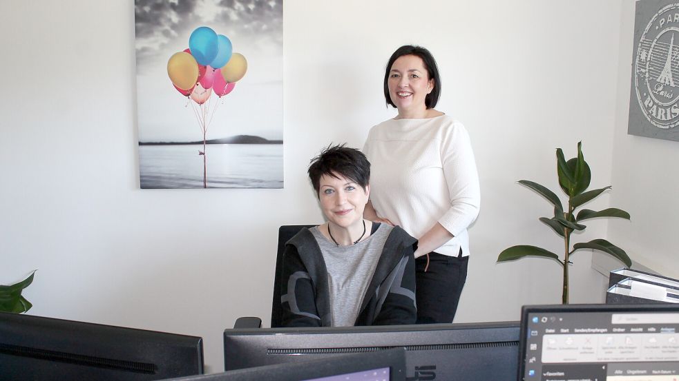 Marina Sterger und Tanja Gieseke unterstützen die Geschäftsführung im Büro.