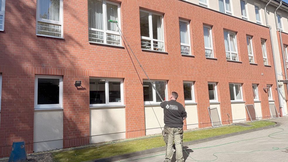 Merlin Gerdes, ein weiterer Sohn des Firmengründers, arbeitet ebenfalls als Gebäudereiniger im Betrieb. Foto: privat