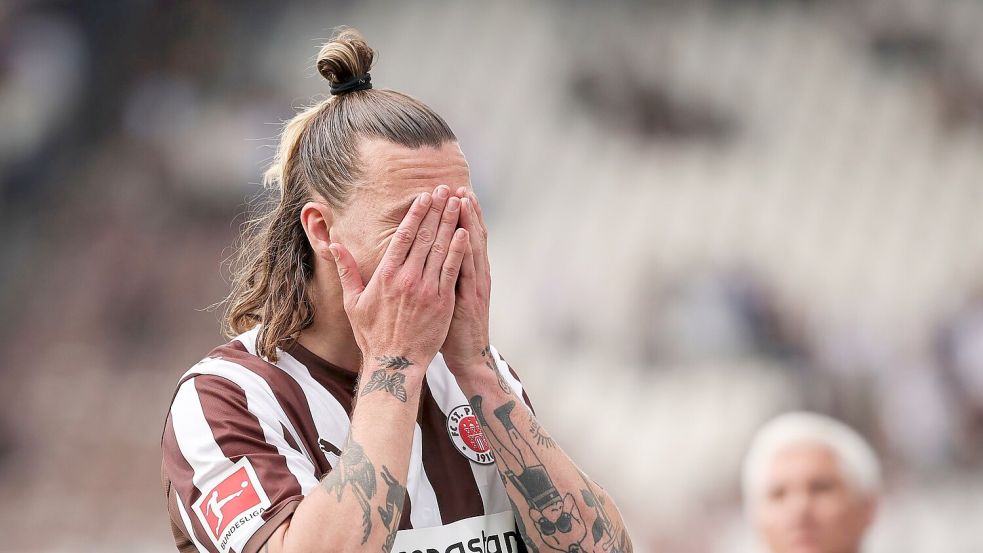 St. Paulis Jackson Irvine nach der Heim-Niederlage gegen Mainz 05. Foto: Christian Charisius
