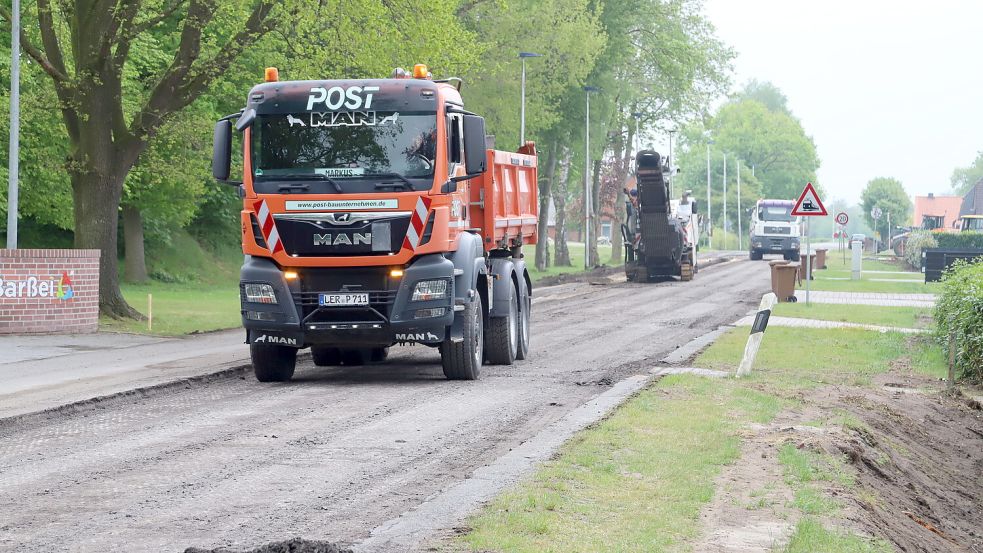 Die Sanierung der Westmarkstraße erfolgt in mehreren Abschnitten. Am Montag war Auftakt der Arbeiten an einer der meistbefahrenen Straßen in der Gemeinde Barßel. Foto: Hans Passmann