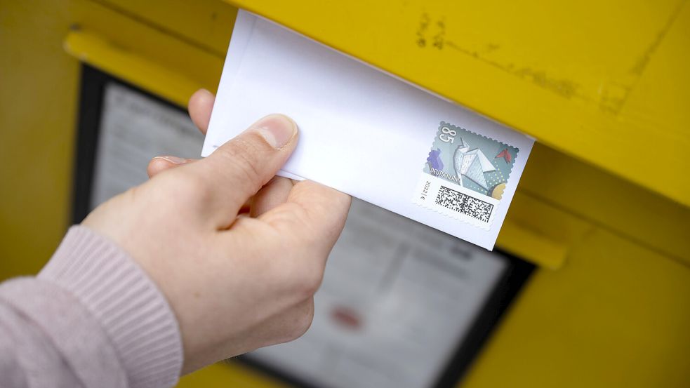 Ein Briefkasten in Leer-Logabirum wurde abgebaut. Foto: Marijan Murat/dpa