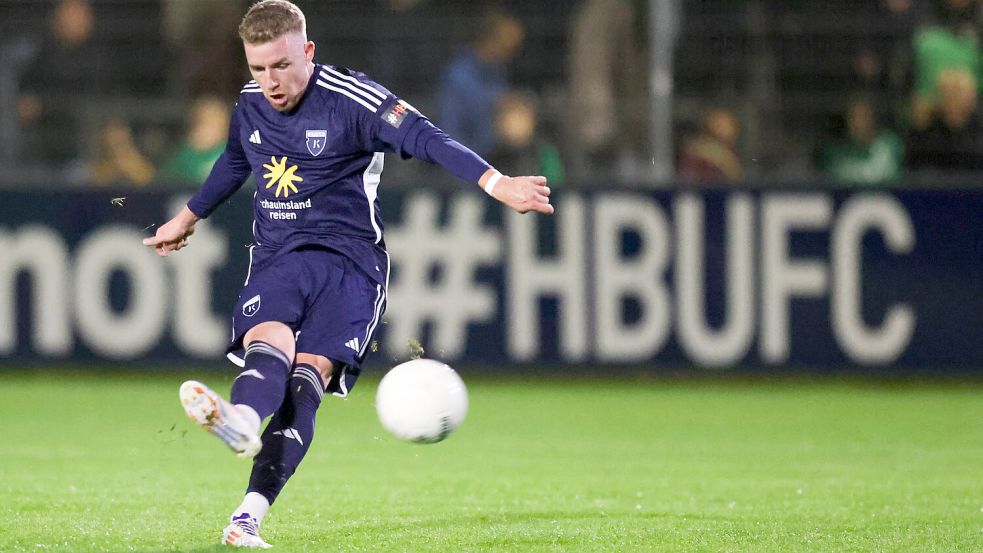 Tobias Steffen erzielte mehrere Traumtore für Kickers Emden. Foto: Jens Doden, Emden