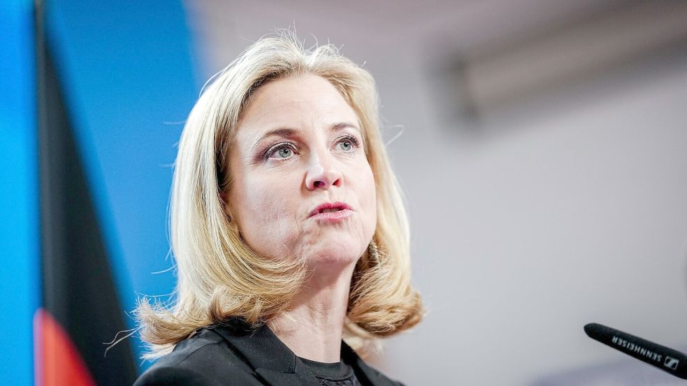 Außenministerin Meinl-Reisinger äußerte sich zu den Ausweisungen. (Archivbild) Foto: Kay Nietfeld/dpa