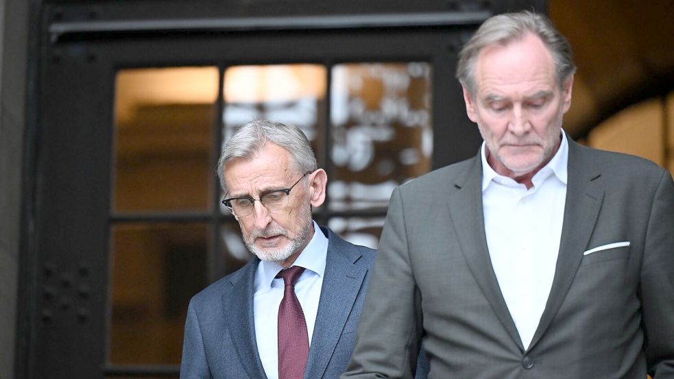Innenminister und Oberbürgermeister zeigen sich tief bestürzt. Foto: Hendrik Schmidt/dpa
