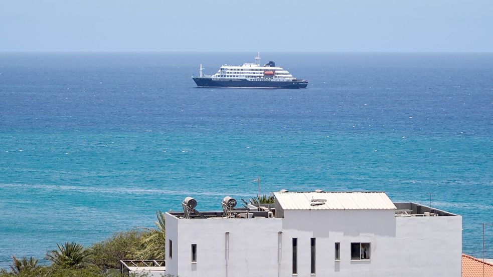 Die Passagiere des Kreuzfahrtschiffs können auf den kapverdischen Inseln nicht von Bord gehen. Foto: Arilson Almeida