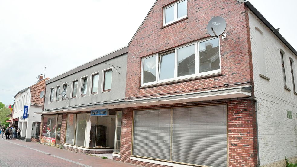 Mit der Entrümpelung des Gebäudes wurde in den vergangenen Tagen bereits begonnen. Foto: Bodo Wolters