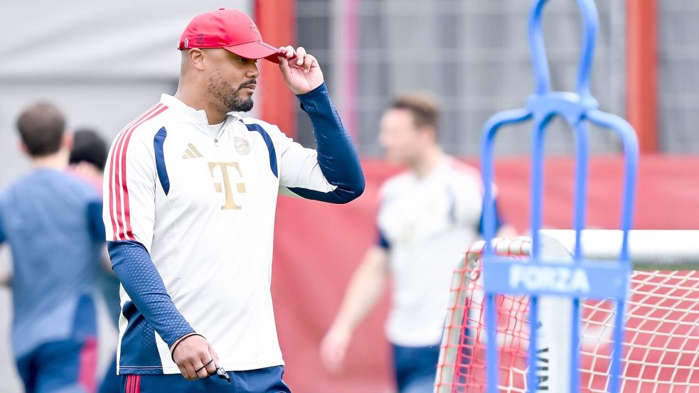 Bayern-Coach Vincent Kompany im Abschlusstraining vor dem Halbfinal-Rückspiel der Champions League gegen Paris. Foto: Sven Hoppe