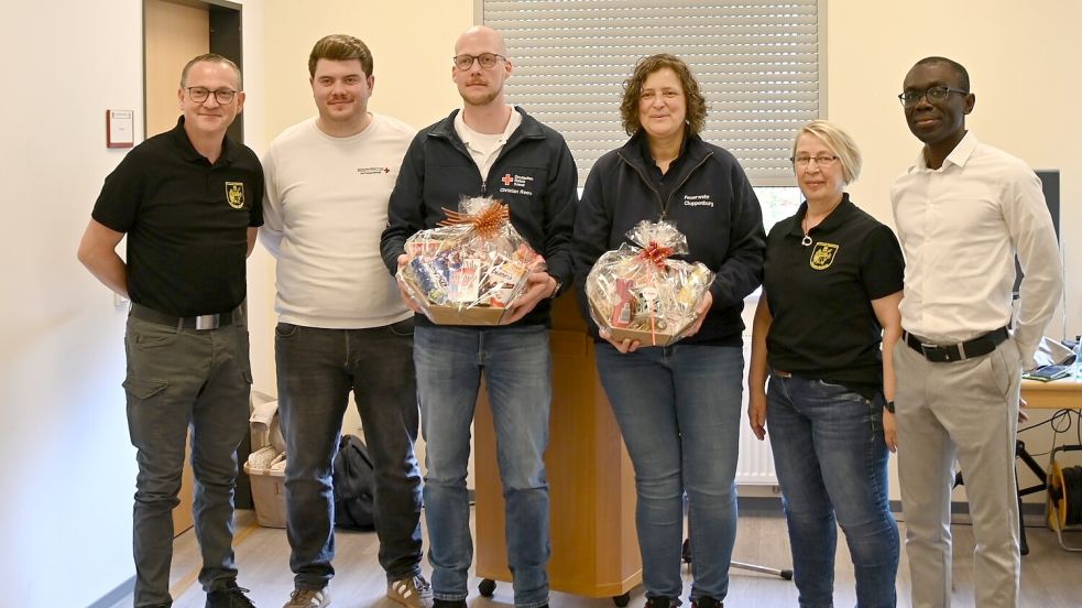 Freuten sich über eine gelungene Veranstaltung (von links): Leiter First-Responder-Gruppe Matthias Blanke, Marcel Apelganz (DRK), Christian Reens (DRK), Kreisfeuerwehrärztin Almut Opolka, stellvertretende Gruppenführerin First- Responder Andrea Janssen und Chefarzt der Orthopädie in Friesoythe, Rexford Ohene Adu. Foto: Thomas Giehl/Feuerwehr Saterland