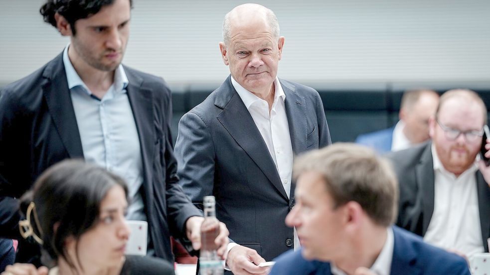 In der SPD-Fraktion meldete sich der ehemalige Bundeskanzler Olaf Scholz zum Jahrestag der Koalition zu Wort. Foto: Kay Nietfeld/dpa