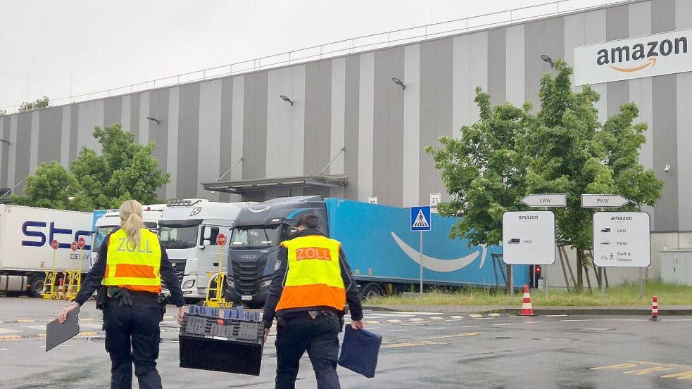 Im Fokus der bundesweiten Kontrollen wie hier in Köln stehen die Fahrer von Paketzustellern. Foto: -