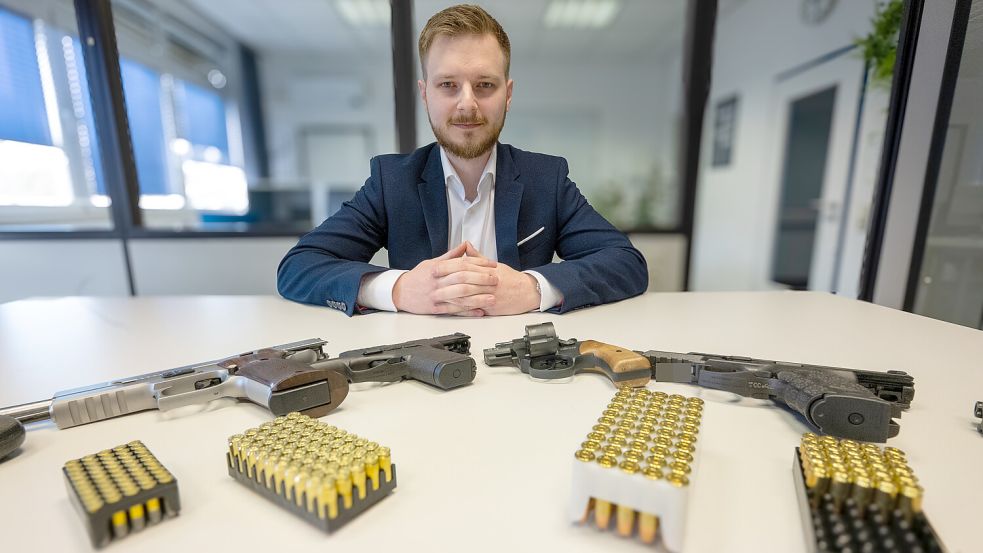 Der Ostfriese Marcel Müller ist Sachverständiger für Waffen und Munition. Foto: Klaus Ortgies