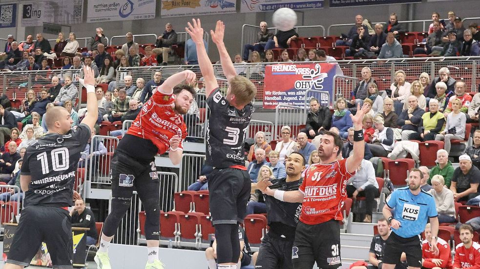 Auch in der kommenden Saison soll es Drittliga-Handball in der Sparkassen-Arena geben. So die Pläne der OHV-Verantwortlichen. Das Gesicht der Mannschaft wird sich verändern. Foto: Wilfried Gronewold