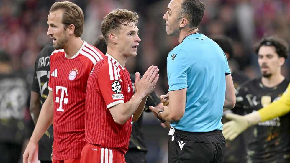 Kimmich reklamiert beim portugiesischen Referees. Foto: Sven Hoppe