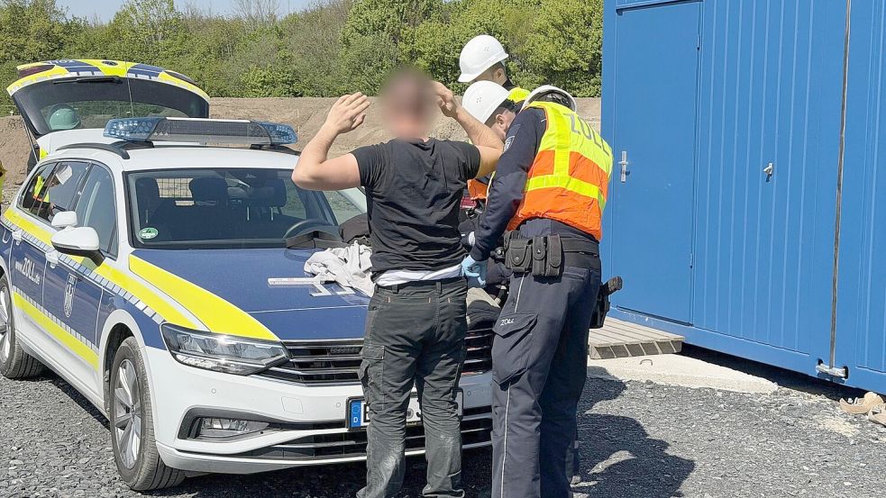 Bei den Kontrollen treffen die Zollbeamten auch auf illegal Beschäftigte. Foto: Sonja Scheller