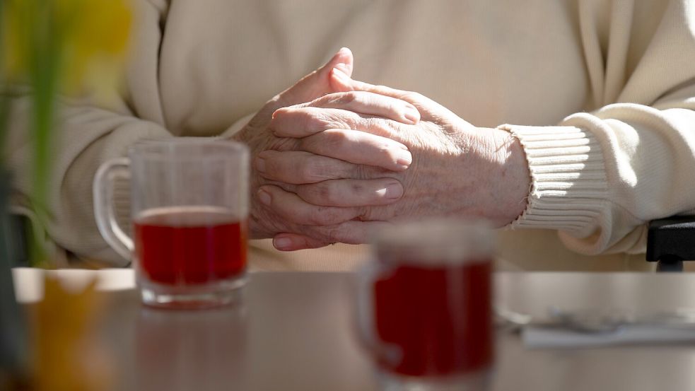 Jeder zweite Pflegende hat Pflegearmut erlebt - bei sich oder bei Verwandten. Foto: dpa/Sebastian Kahnert