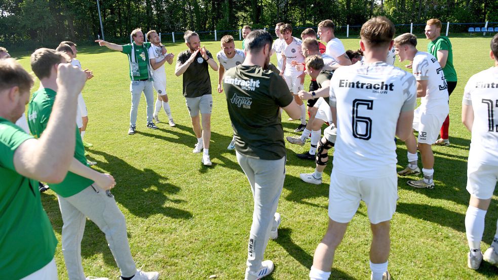 Eintracht Ihlow feierte in der vergangenen Saison den Aufstieg in die Ostfrieslandliga. Nun kann der Durchmarsch in die Bezirksliga perfekt gemacht werden. Foto: Melchert Stromann