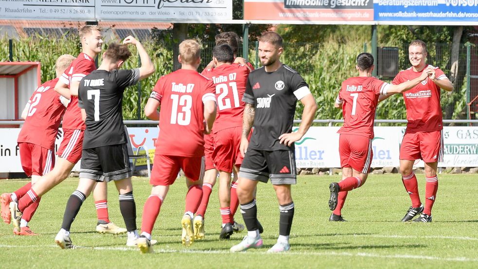 TuRa (hier im Heimspiel gegen Bunde) möchte mal wieder zwei Siege in Folge feiern. Foto: Hans Damm