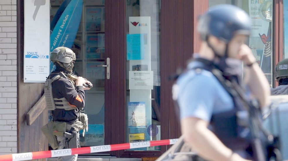 Die Polizei muss abwarten, wie sich die Lage „in den nächsten Minuten, Stunden“ entwickelt. Foto: Thomas Frey/dpa