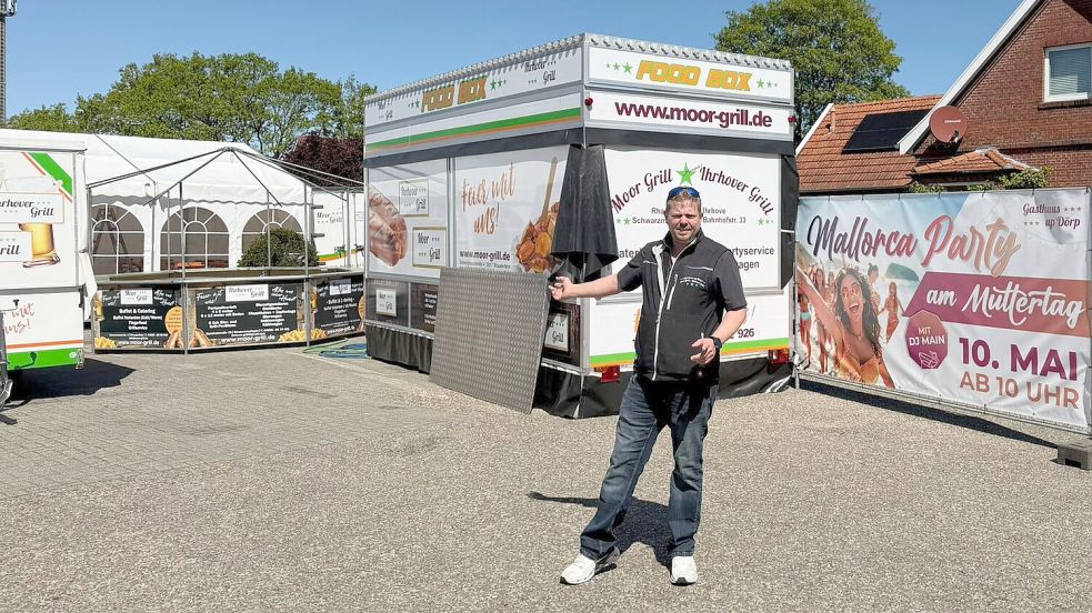 Gastronom Holger Schütte (Foto) lädt für den Muttertag, 10. Mai 2026, zur „Mallorca-Party“ nach Flachsmeer ein. Foto: Privat