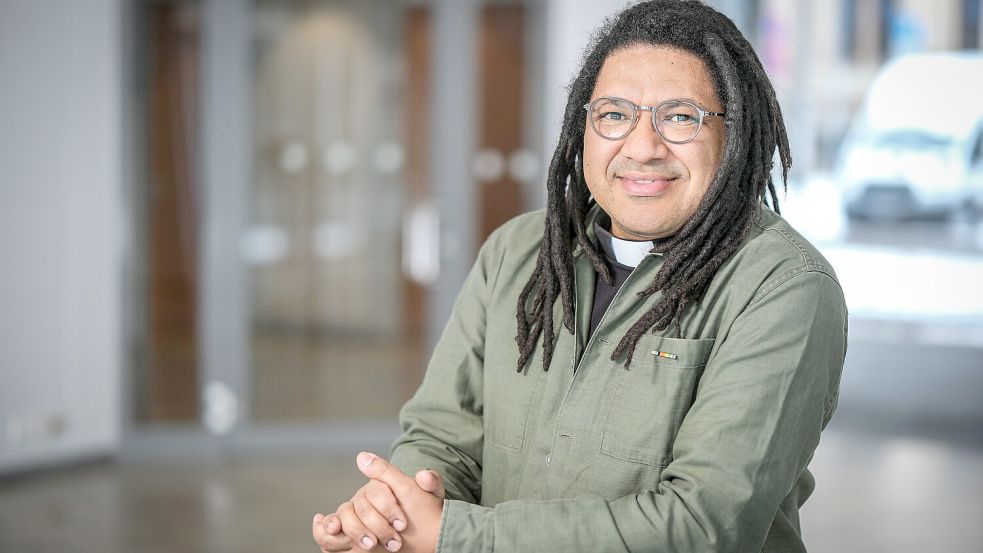Quinton Ceasar ist Schwarzer Pastor in Wiesmoor. Wir haben ihn gefragt, was er von der Verwendung des N-Worts in einem Café auf Juist hält. Foto: Jens Schulze