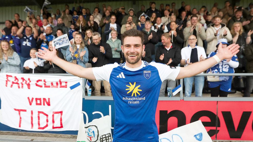 Kickers-Legende Tido Steffens hatte bei seinem letzten Heimspiel für den BSV auch einen eigenen Fanclub dabei. Fotos: Jens Doden