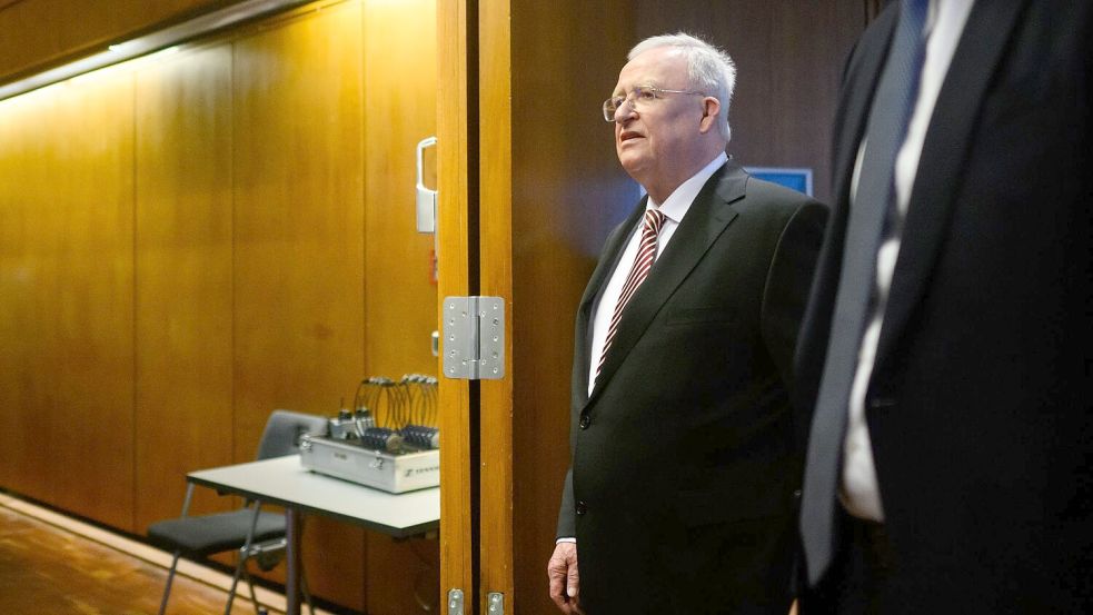 Im Investorenprozess zum Dieselskandal sagte der frühere VW-Boss Martin Winterkorn als Zeuge aus. (Archivbild) Foto: Julian Stratenschulte