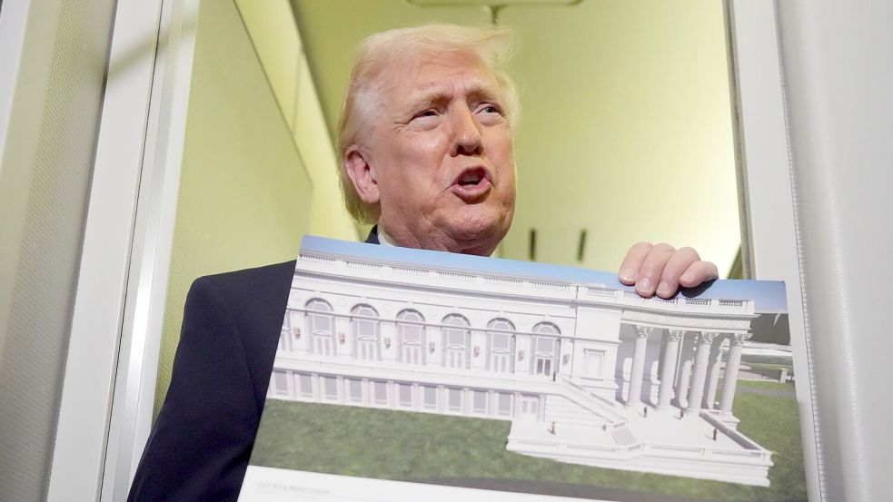 Mit kostspieligen Repräsentationsprojekten wie dem Ballsaal des Weißen Hauses und einem riesigen Triumphbogen knüpft Trump an das Verhalten früherer Könige an (Archivbild). Foto: Mark Schiefelbein