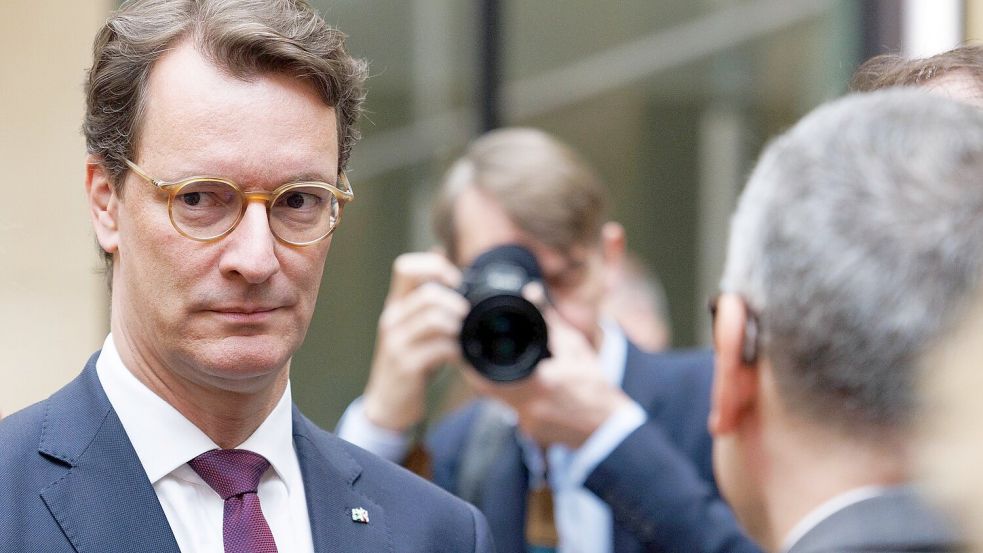 Nordrhein-Westfalens Ministerpräsident Wüst plädiert für einen neuen Reformansatz. (Archivbild) Foto: Carsten Koall/dpa