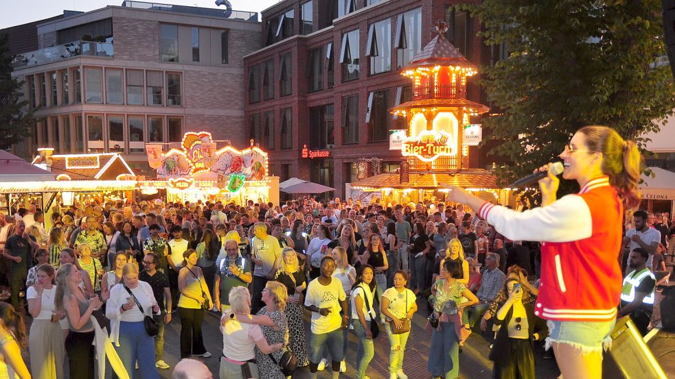 Im vergangenen Jahr wurde beim Stadtfest ausgiebig gefeiert. Foto: Bodo Wolters/Archiv