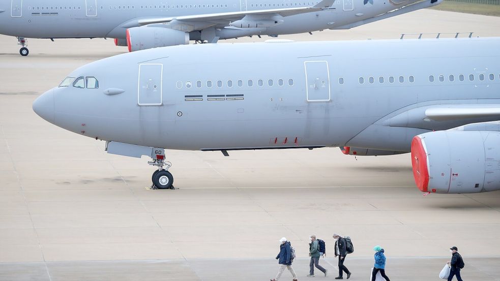 Der Evakuierungsflug landete in Eindhoven. Foto: Christoph Reichwein/dpa