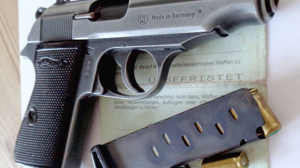 Schreckschusswaffen sind immer beliebter. Aber wer hat Interesse daran? Foto: IMAGO / Rech