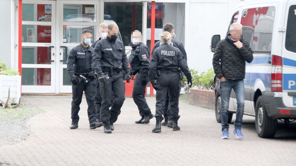 Hunderte Polizeibeamte waren im Mai 2022 im Einsatz, um die Wiesmoor-Connection zu zerschlagen. Foto: Archiv