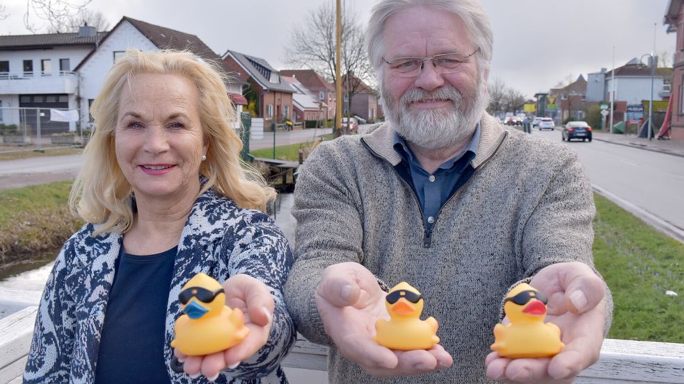 Jutta Kramer und Hinrich Heselmeyer vom Vorstand des Heimatvereins Overledingerland sind zurzeit mit ihren Mitstreitern dabei, die Veranstaltung vorzubereiten.