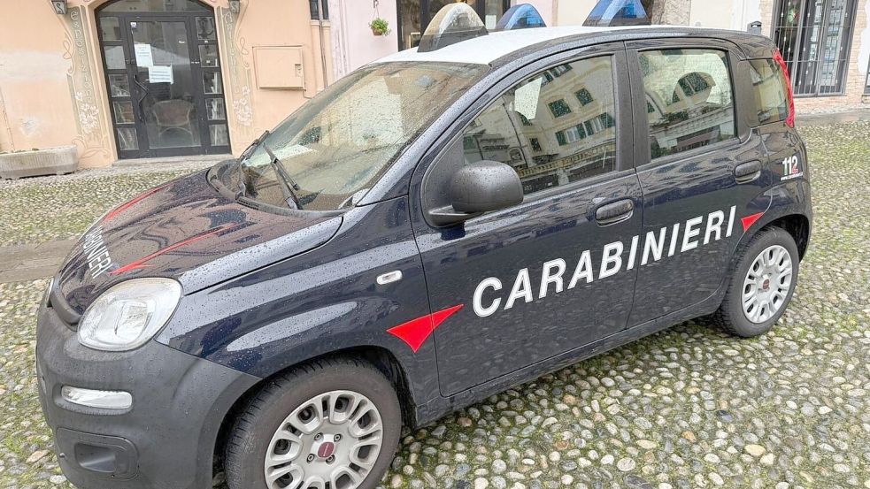 Die Polizei in Italien ermittelt in einem ungewöhnlichen Betrugsfall: Eine Frau soll den Tod der Tochter vorgetäuscht haben. (Symbolbild) Foto: Robert Messer/dpa