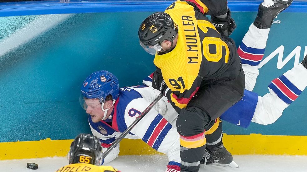 Moritz Müller wird bei der Eishockey-WM neben statt auf dem Eis stehen. (Archivbild) Foto: Carolyn Kaster/AP/dpa