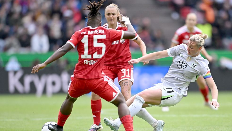 Voller Einsatz: Alexandra Popp (r). Foto: Fabian Strauch/dpa