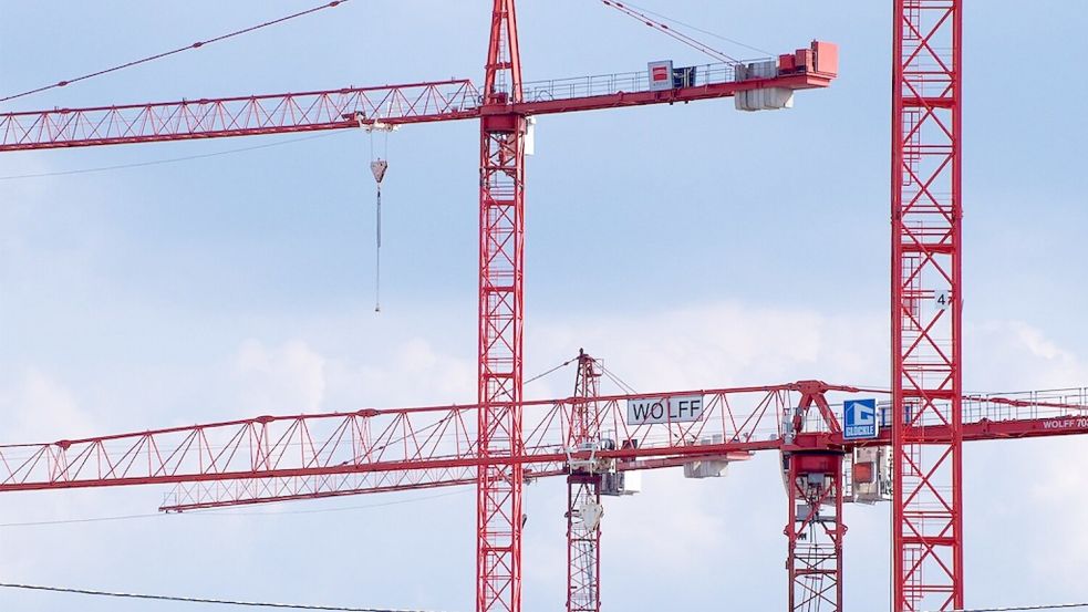 Lieferengpässe setzen dem Wohnungsbau zu. (Archivbild) Foto: Carsten Hoefer/dpa