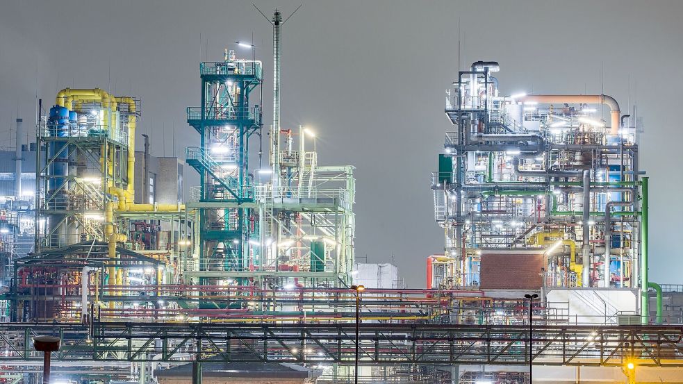 Vor allem die energieintensive Industrie wird derzeit belastet. (Archivbild) Foto: Andreas Arnold